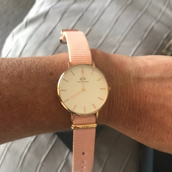 Daniel Wellington Rose Gold and White Watch 28mm - Picture 3 of 6